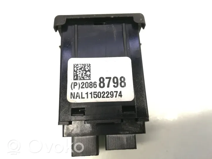 Opel Zafira C AUX in-socket connector 20868798