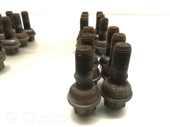 Volkswagen Crafter Nuts/bolts 