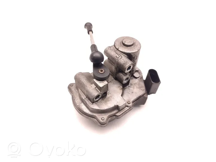 Volkswagen Touareg I Intake manifold valve actuator/motor 059129086