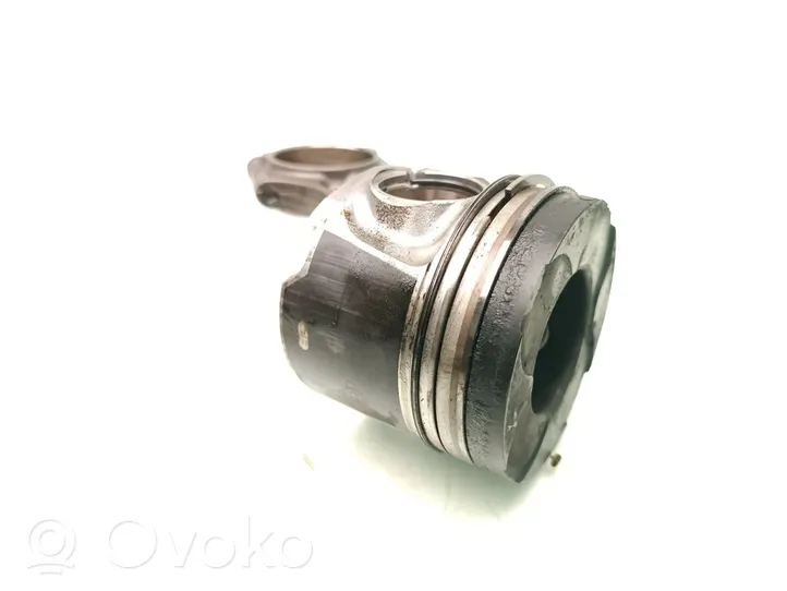 Volvo V40 Piston avec bielle 