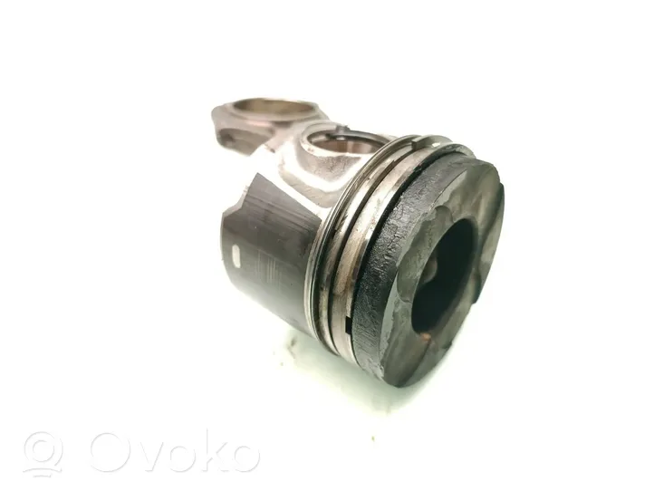 Volvo V40 Piston avec bielle 