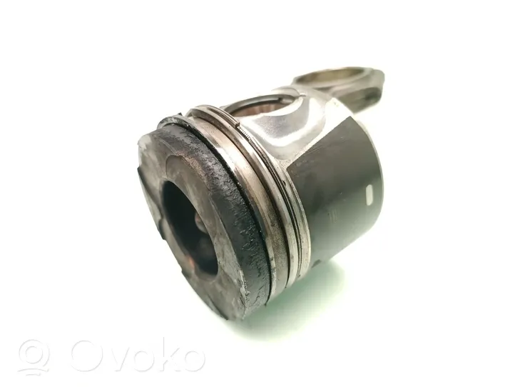 Volvo V40 Piston avec bielle 