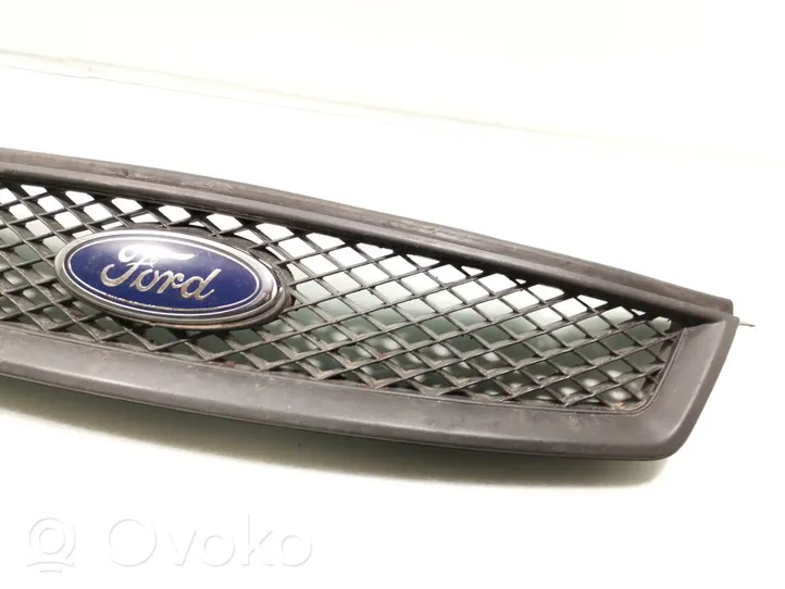 Ford Focus Grotelės priekinės 4M51-8138-B