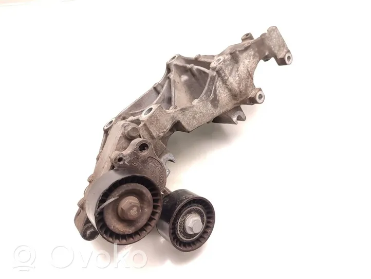 Nissan Qashqai+2 Mocowanie alternatora 8200941079