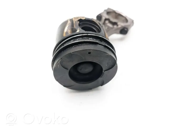 Opel Astra J Piston with connecting rod A17DTJ