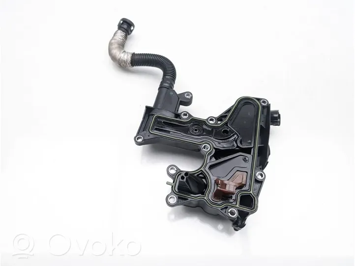 Volkswagen Golf VI Separatore dello sfiato dell’olio 06H103226A