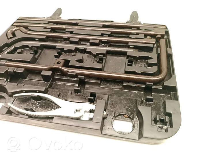 Toyota Land Cruiser (J120) Kit d’outils 09120-60200