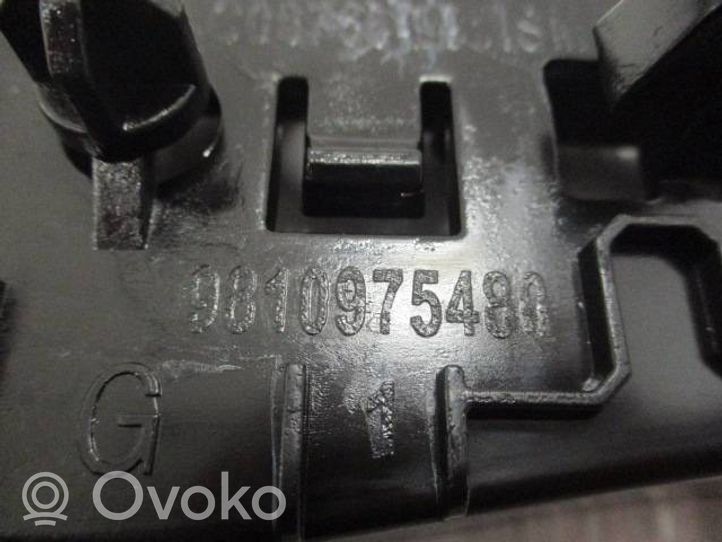 Peugeot 3008 II Supporto di montaggio del parafango 9810975480