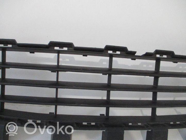 Renault Megane II Maskownica / Grill / Atrapa górna chłodnicy 8200412379