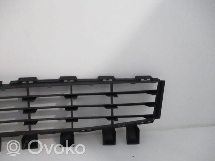 Renault Megane II Front bumper upper radiator grill 8200412379 