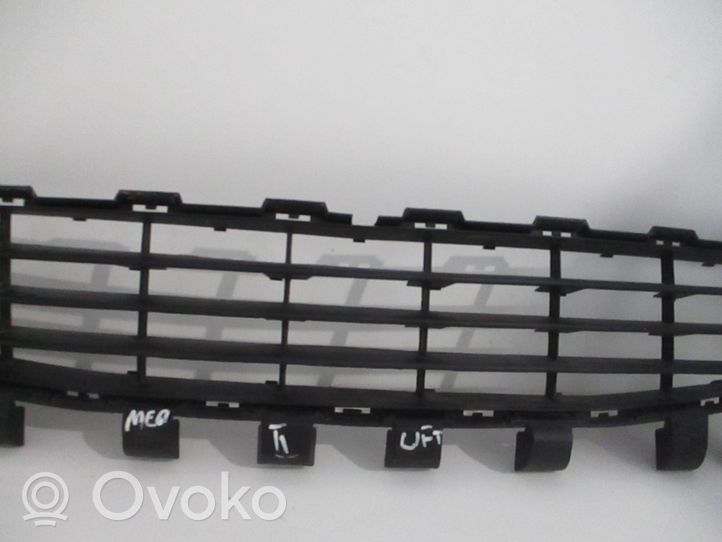 Renault Megane II Maskownica / Grill / Atrapa górna chłodnicy 8200412379 