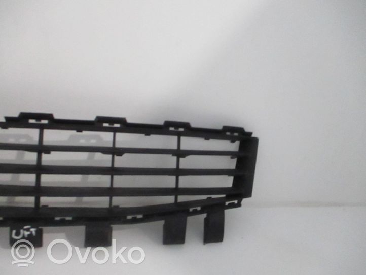 Renault Megane II Front bumper upper radiator grill 8200412379 