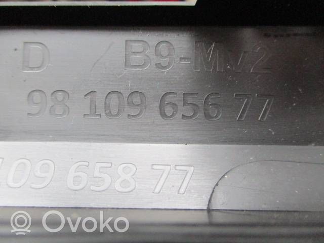 Citroen Berlingo Etusumuvalon ritilä 9810965677