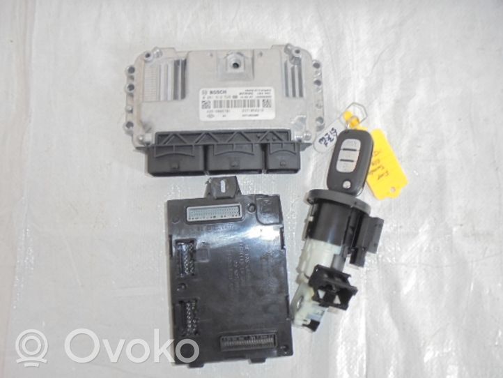 Renault Twingo III Komputer / Sterownik ECU i komplet kluczy 284B18533R