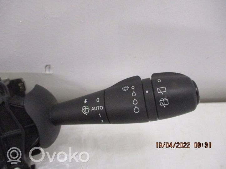 Renault Clio IV Manetka / Przełącznik kierunkowskazów wycieraczek 255675887R