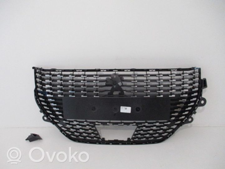 Peugeot 208 Maskownica / Grill / Atrapa górna chłodnicy 9823210080 98232100VD