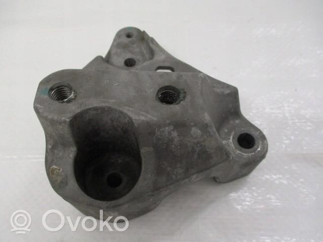 Opel Corsa B Soporte de montaje de la caja de cambios 9824322080