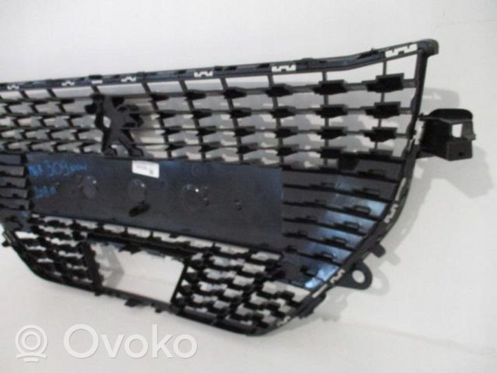 Peugeot 208 Maskownica / Grill / Atrapa górna chłodnicy 