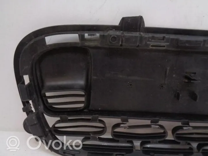 Citroen C4 III e-C4 Etupuskurin ylempi jäähdytinsäleikkö 9821229977