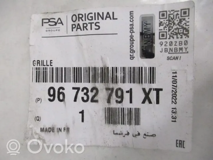 Citroen DS5 Grille calandre supérieure de pare-chocs avant 96732791XT