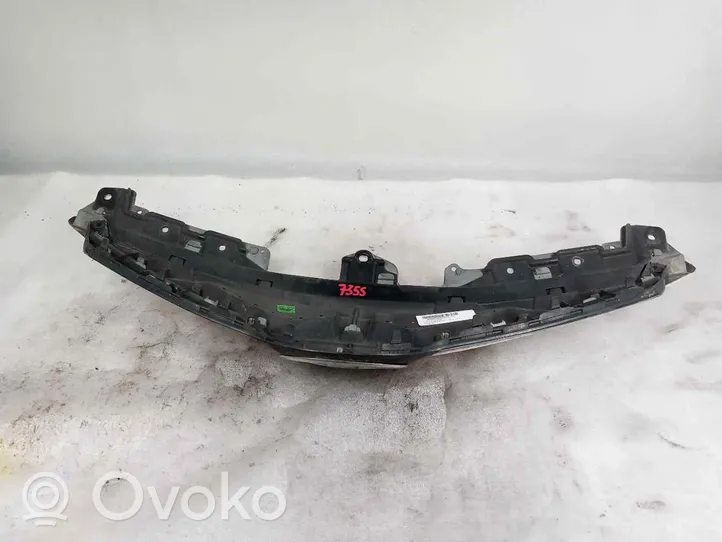 Toyota Avensis T270 Grotelės priekinės 5311405120