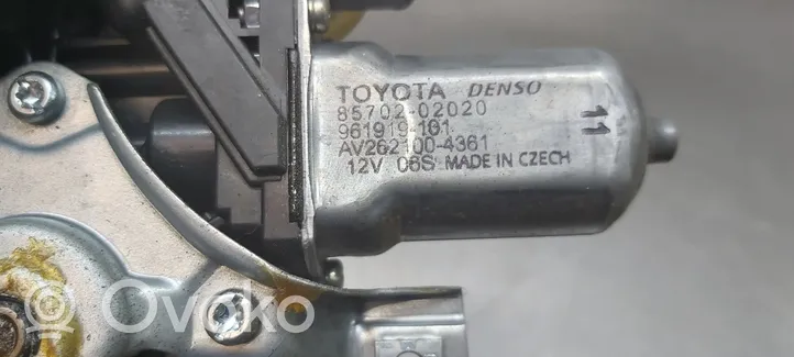 Toyota Avensis T270 Manualny podnośnik szyby drzwi przednich 6982005071
