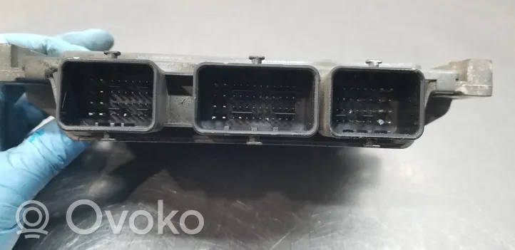 Renault Clio III Sterownik / Moduł ECU 8201077701