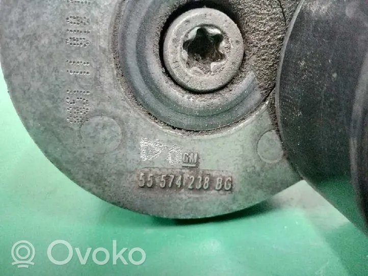 Opel Corsa D Napinacz paska alternatora 55574238