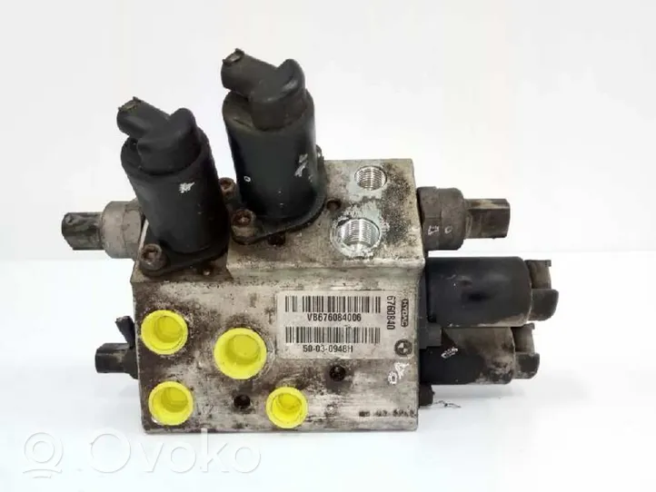 BMW 5 E39 Air suspension compressor 6760840