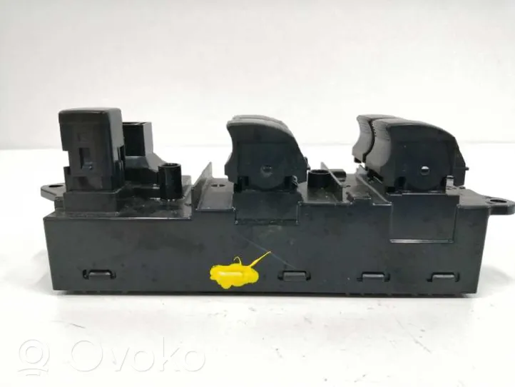 Mitsubishi Mirage VI G4 Attrage Przyciski szyb 8608A331