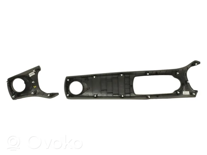 Toyota Yaris Listwa wykończeniowa drzwi przesuwanych 554700D090