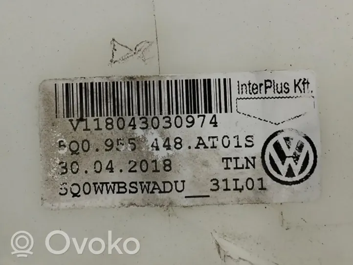 Seat Leon (5F) Tuulilasinpesimen nestesäiliö 5Q0955448AT