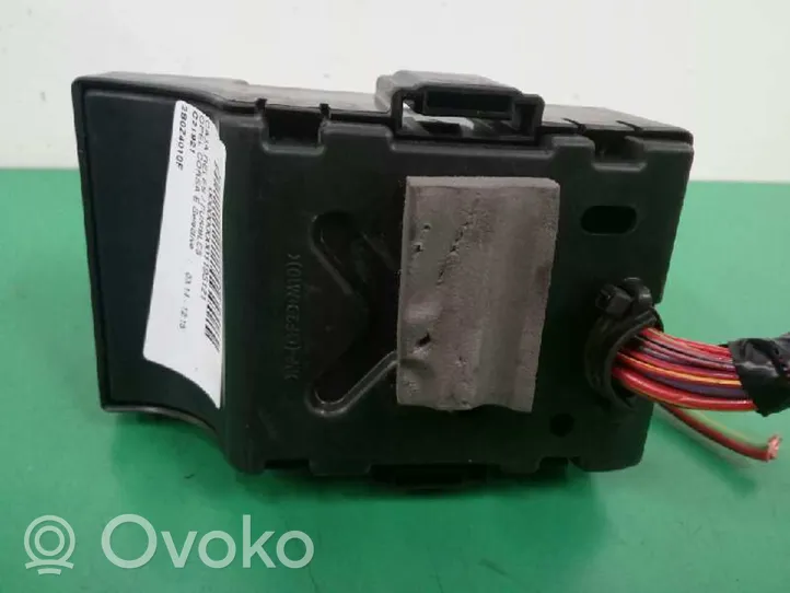 Opel Corsa E Module de fusibles 2B0Z4010F