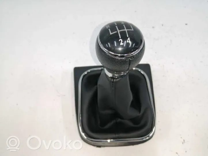 Volkswagen Jetta V Revêtement pommeau de levier de vitesses cuir 1K0711118A