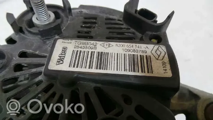 Renault Twingo I Generatore/alternatore 8200654541A