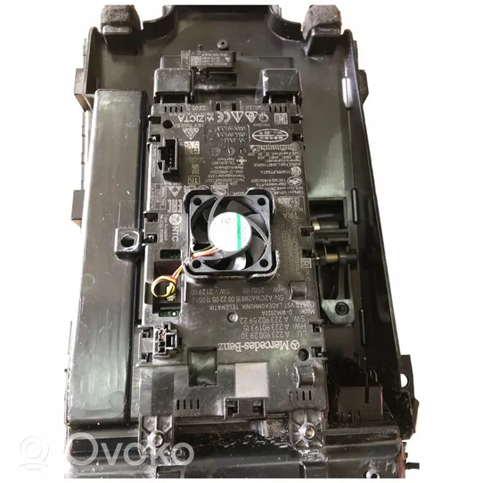 Mercedes-Benz EQS V297 Hansikaslokeron keskikonsoli A2976809706