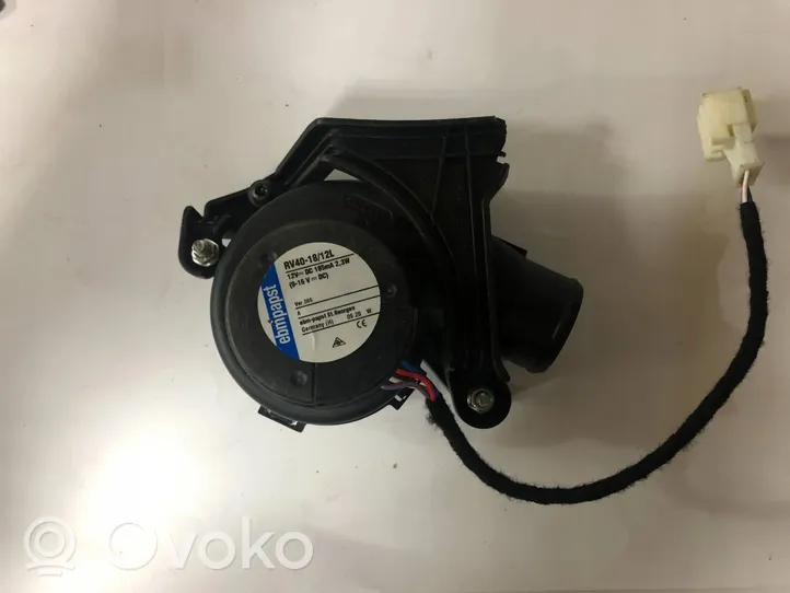 Mercedes-Benz SLK R172 Module d'unité de commande de ventilateur A1728300208