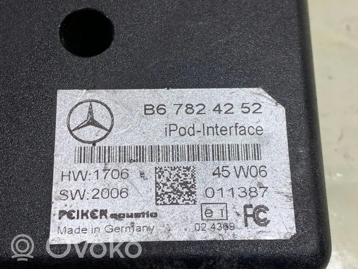 Mercedes-Benz S W220 iPod-pistoke B67824252