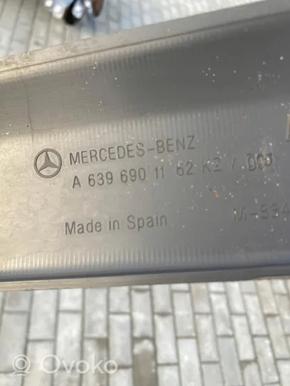 Mercedes-Benz Vito Viano W639 Etuoven lista (muoto) MERCEDES