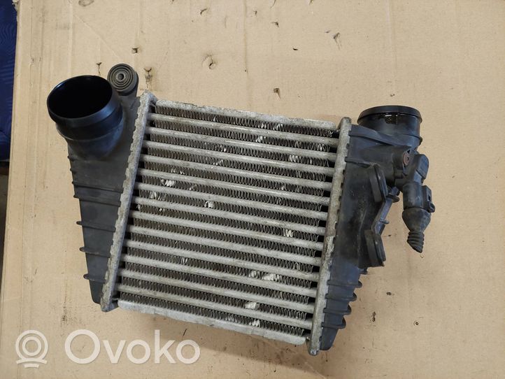 Volkswagen Golf IV Chłodnica powietrza doładowującego / Intercooler 1J0145803F