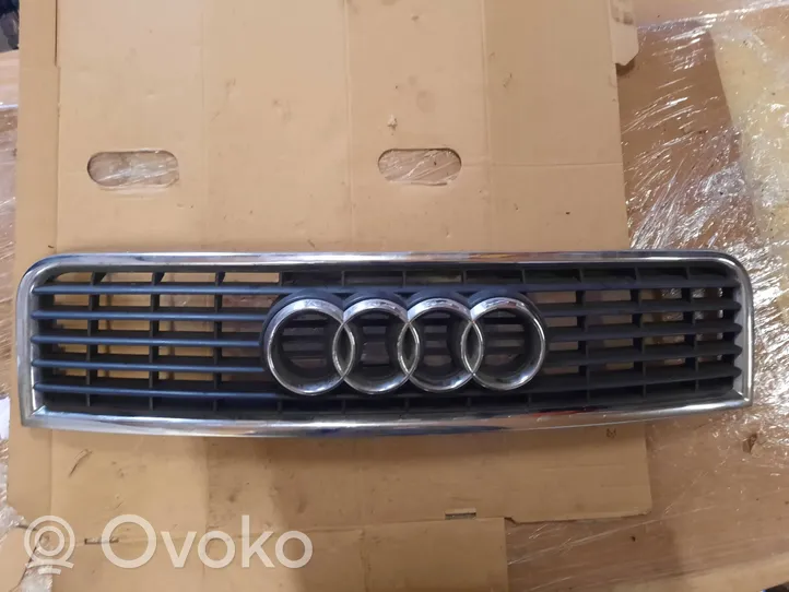 Audi A4 S4 B6 8E 8H Priekšējais režģis 8E0853651F