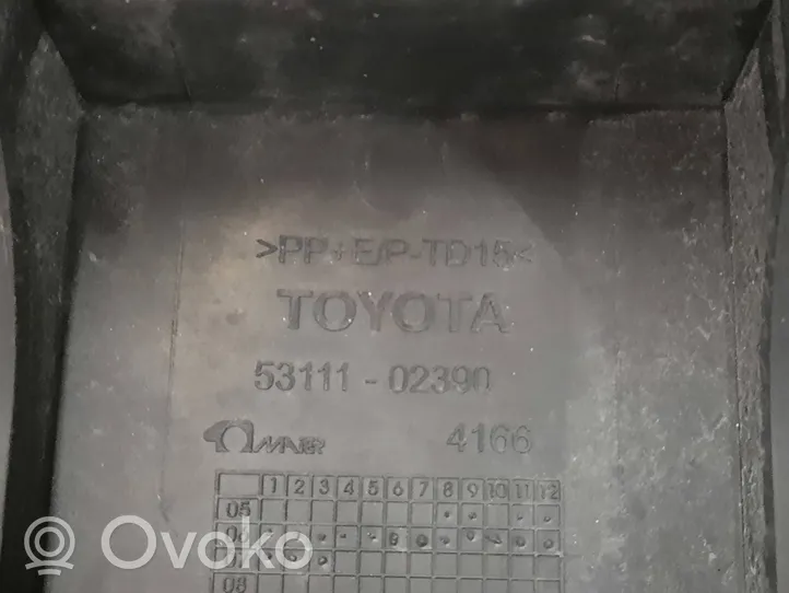 Toyota Auris 150 Etupuskurin ylempi jäähdytinsäleikkö 5311102390