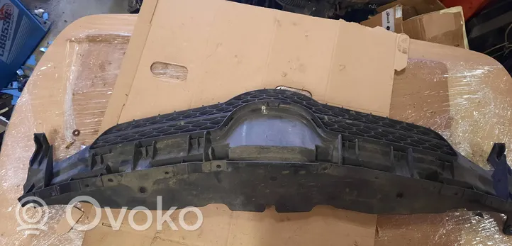 Toyota Auris 150 Etupuskurin ylempi jäähdytinsäleikkö 5311102390