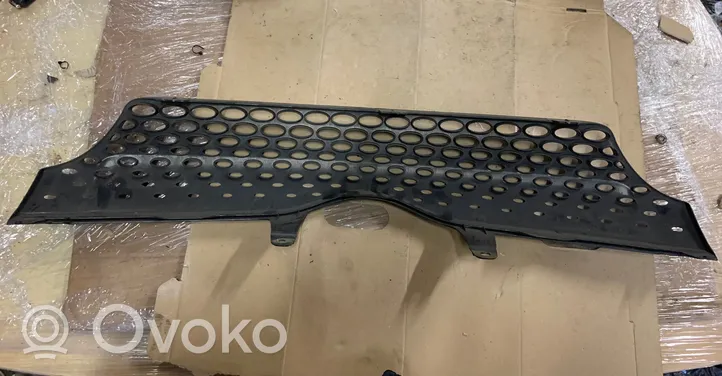 Toyota Yaris Verso Grille calandre supérieure de pare-chocs avant 5311152060