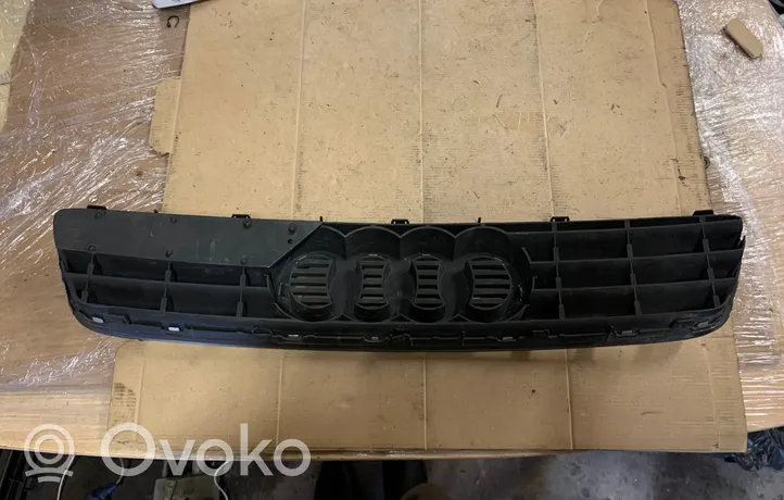 Audi A3 S3 8L Atrapa chłodnicy / Grill 8L0807683