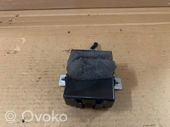 Volvo S40, V40 Oven keskuslukituksen ohjausyksikön moduuli 30857627