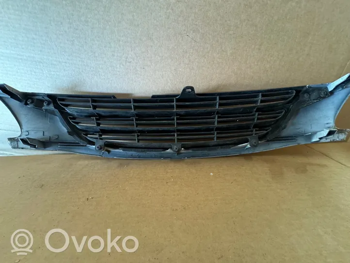 Toyota Avensis Verso Griglia superiore del radiatore paraurti anteriore 5311105030