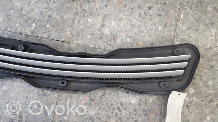 Mercedes-Benz E W210 Kratka wlotu powietrza na maskę A2108800705