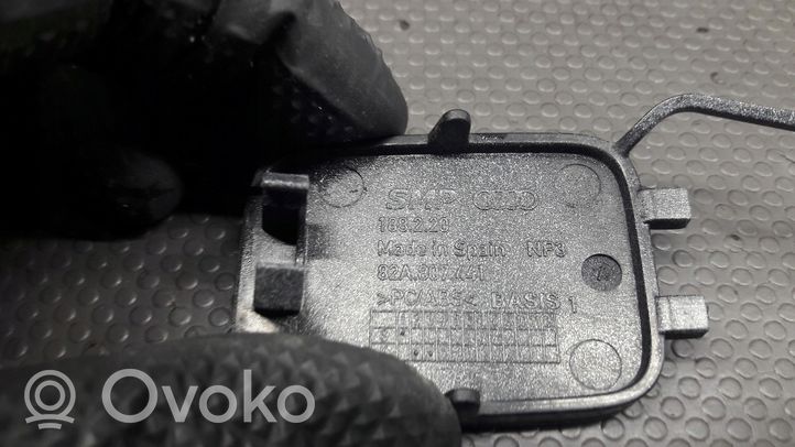 Audi A1 Galinis tempimo kilpos dangtelis 82A807441