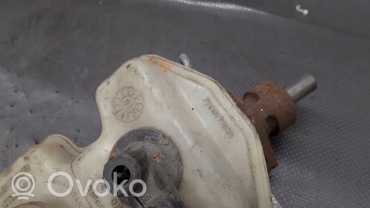 Renault 21 Główny cylinder hamulca 7700717834